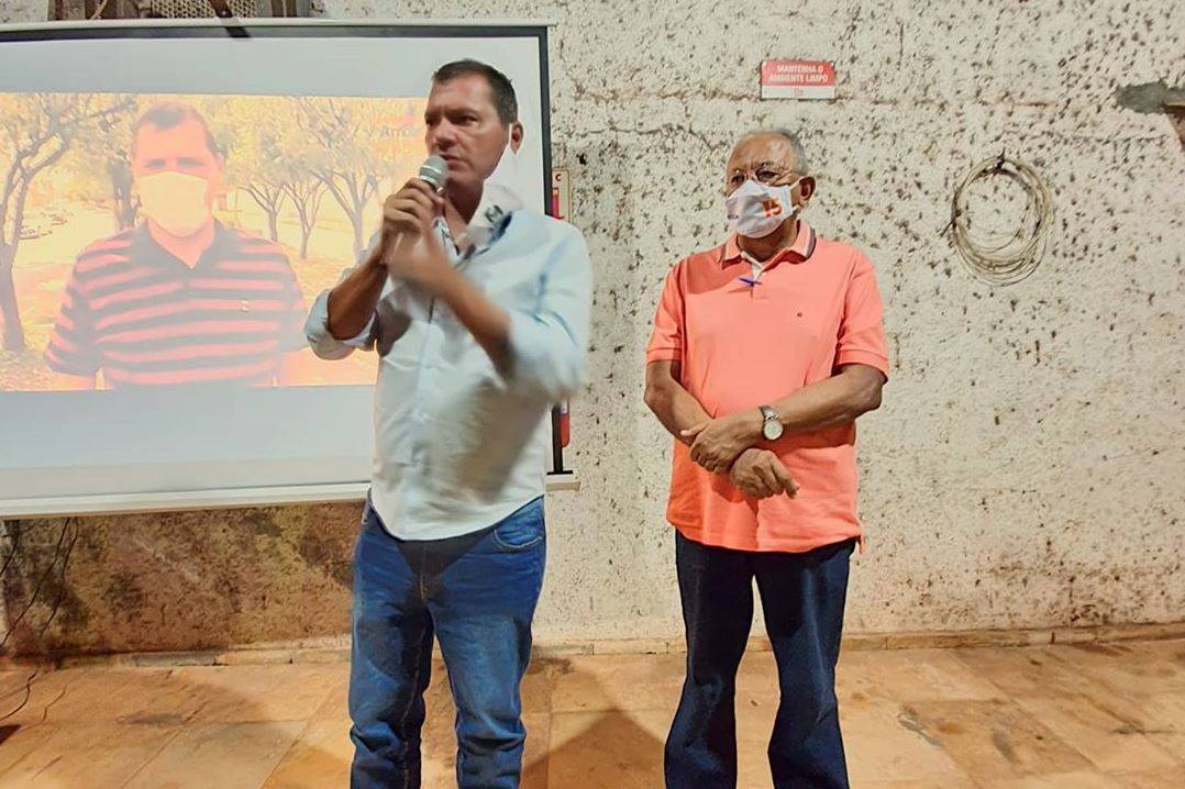 Joaquim do Arroz e Dr. Pessoa durante encontro na zona rural de Teresina